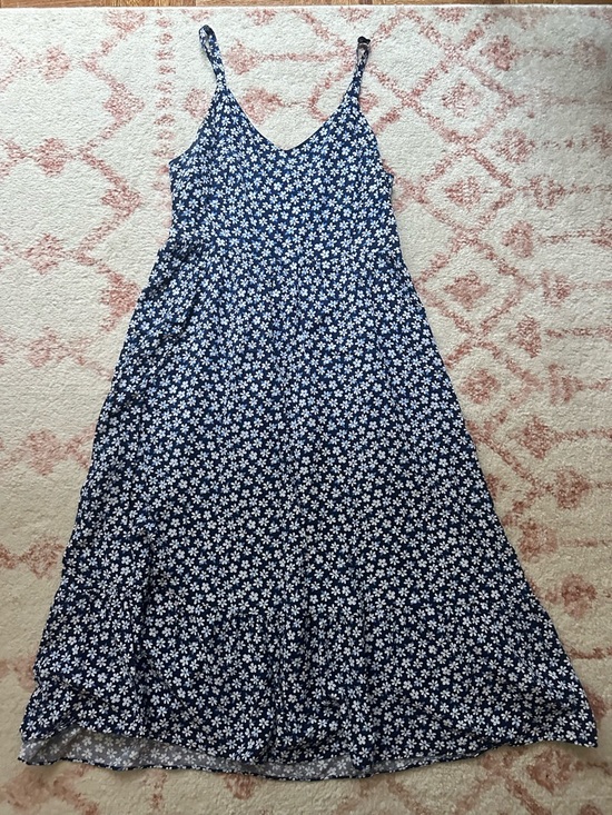 Old Navy Dresses & Skirts - Old Navy Ditsy Floral Smocked Midi Dress
